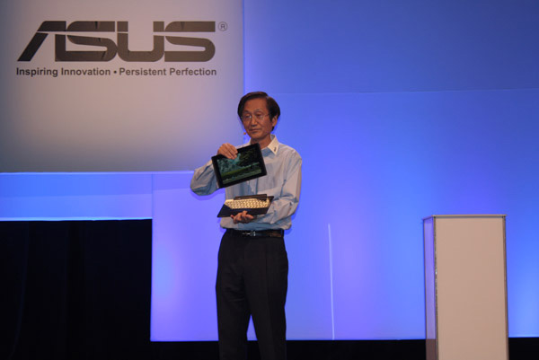 Jonney Shih presenta l'Asus Eee Pad Transformer al CES 2011