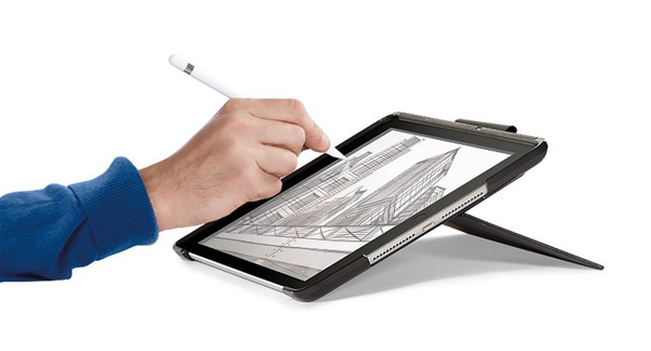 Anche Logitech Slim Combo ha un occhiello per Apple Pencil