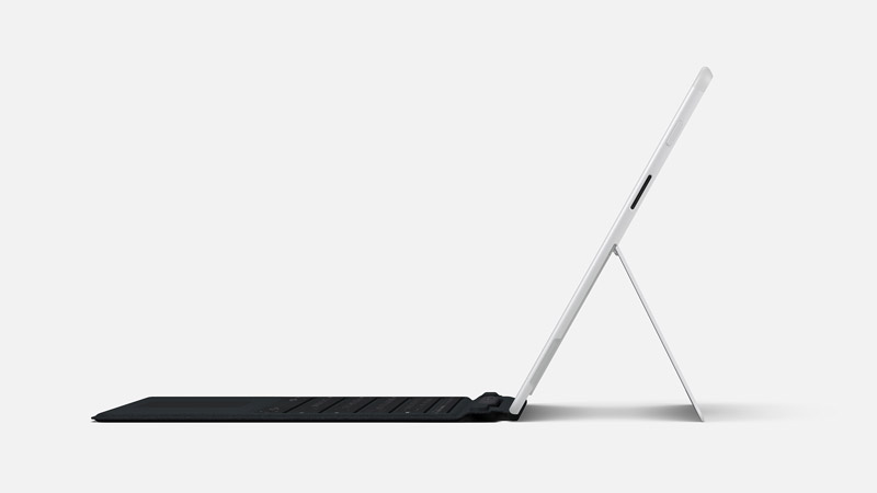 Surface Pro X in configurazione laptop