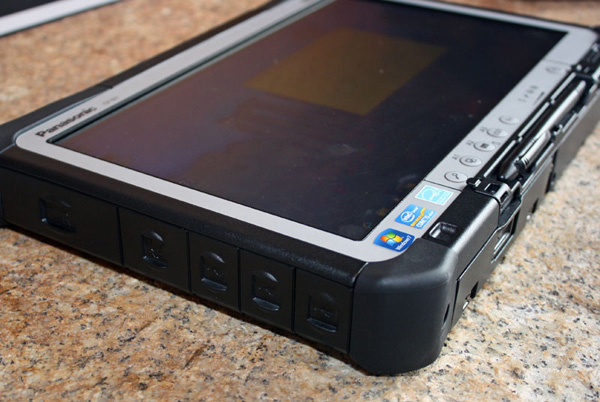 Panasonic Toughbook CF-D1 è un tablet da 13 pollici